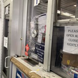 US Post Office - dangerous broken glass that no one fixes