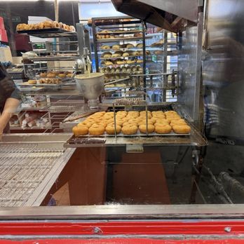 Doughnut Hut - Donuts Near Me - Burbank, California