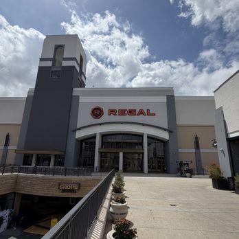 Regal Paseo - Exterior shot - Cinema Near Me - Pasadena, California