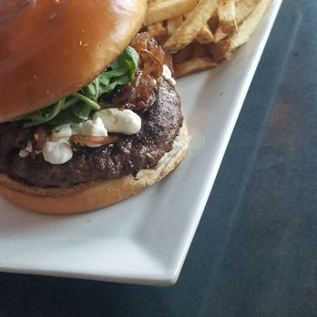 Highland House Restaurant - Goat Cheese Burger - American Near Me - Mount Shasta, California