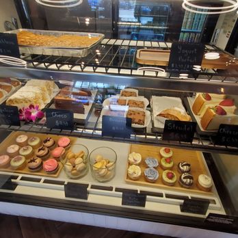 Art Lunch - Display case - Breakfast & Brunch Near Me - Pasadena, California Art Lunch - Display case - Breakfast & Brunch Near Me - Pasadena, California