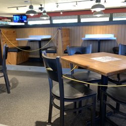 Pizza Hut - Dining room