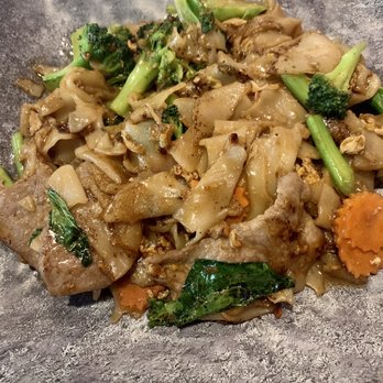 Pho Vanhly Asian Bistro - Pad see ew beef - Noodles Near Me - Wilmington, North Carolina Pho Vanhly Asian Bistro - Pad see ew beef - Noodles Near Me - Wilmington, North Carolina