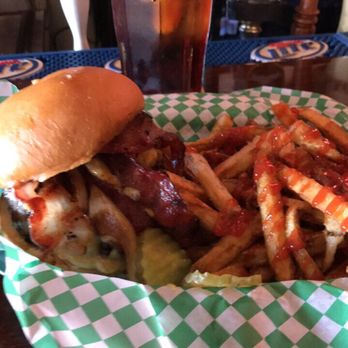 Casper's and Runyon's Nook - Dive Bars Near Me - Saint Paul, Minnesota