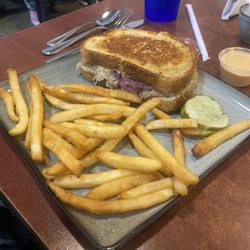 The 87 Diner - Rueben & fries