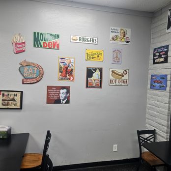 Lucky's Burgers & Shakes - Atmosphere - American Near Me - Phoenix, Arizona