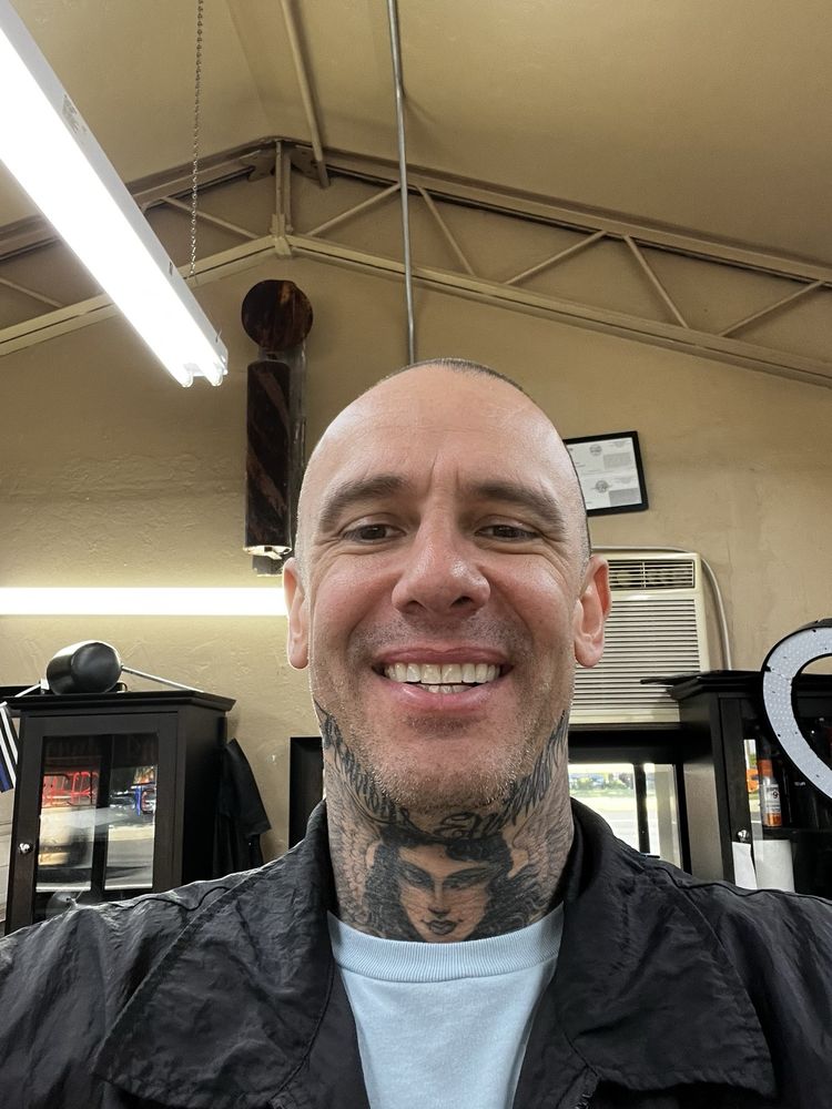 Pacific barber shop Logo