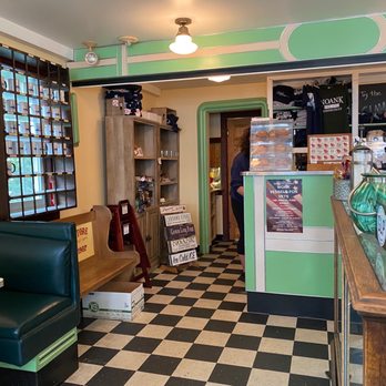 Carson's Store - Booth seating. - Breakfast & Brunch Near Me - Noank, Connecticut