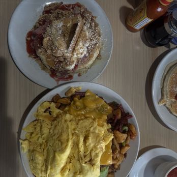 Honeybear Cafe - Corned Beef & Hash - Breakfast & Brunch Near Me - Chicago, Illinois