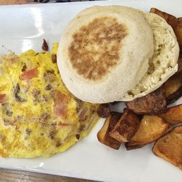 Classic Omelet with homestyle potatoes