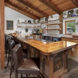 Dog Creek Lodge Restaurant & Bar