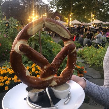 Idletyme - Pretzel appetizer - American Near Me - Stowe, Vermont Idletyme - Pretzel appetizer - American Near Me - Stowe, Vermont