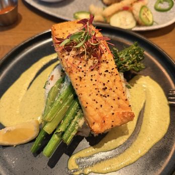 Earls Kitchen + Bar - Salmon and jasmine rice - Cocktail Bars Near Me - Honolulu, Hawaii Earls Kitchen + Bar - Salmon and jasmine rice - Cocktail Bars Near Me - Honolulu, Hawaii