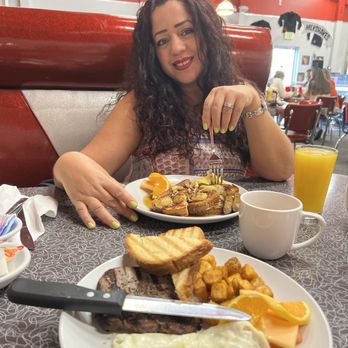 Cafe Jazmin Diner - Diners Near Me - Cashmere, Washington