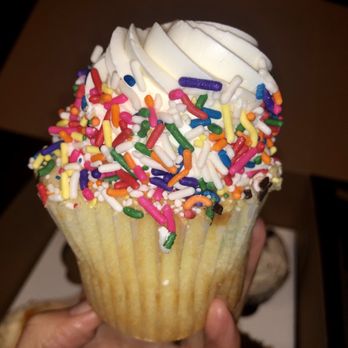 Jennivee’s Bakery - Little Princess Cupcake - Desserts Near Me - Chicago, Illinois Jennivee’s Bakery - Little Princess Cupcake - Desserts Near Me - Chicago, Illinois