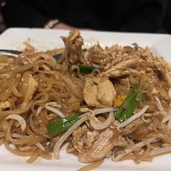 Pad Thai Restaurant - Pad Thai with chicken