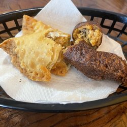 El Chinchorro Boricua - Alcapurria y empanada de Pollo! So yummy! Great flavors!