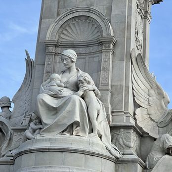 Buckingham Palace - Trad wife lol - Landmarks & Historical Buildings Near Me - London, XGL