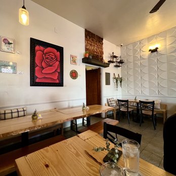 allmine - Interior seating - Pizza Near Me - Oceanside, California