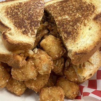 Drewski's Hot Rod Kitchen - Hemi sandwich (pulled pork with Mac and cheese), rosemary and garlic tots & a drink. Tots were amazing and so was the sandwich! - Sandwiches Near Me - Sacramento, California