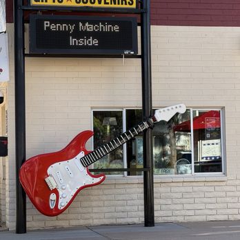 Standin' On A Corner - Great guitar to take pics by - Gift Shops Near Me - Winslow, Arizona