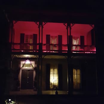 McRaven Tour Home - Front exterior during night tour. - Tours Near Me - Vicksburg, Mississippi McRaven Tour Home - Front exterior during night tour. - Tours Near Me - Vicksburg, Mississippi