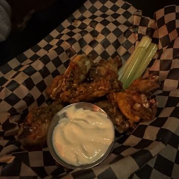 Linda's Tavern - Wings - Bars Near Me - Seattle, Washington Linda's Tavern - Wings - Bars Near Me - Seattle, Washington