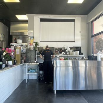 Kin Kao Kitchen - Clean and efficient - Thai Near Me - Pompano Beach, Florida
