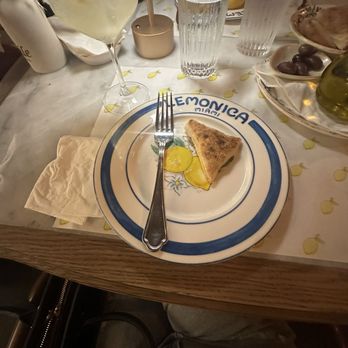 Lemonica - Their bread service - Wine Bars Near Me - Hollywood, Florida