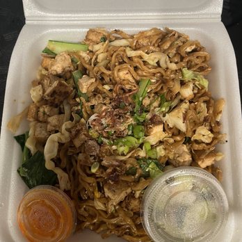 Indo Bistro - 33.. Mie / Bihun Goreng Veggie ( Vegetarian Fried Egg / Rice Noodle ) - Indonesian Near Me - Grand Terrace, California Indo Bistro - 33.. Mie / Bihun Goreng Veggie ( Vegetarian Fried Egg / Rice Noodle ) - Indonesian Near Me - Grand Terrace, California