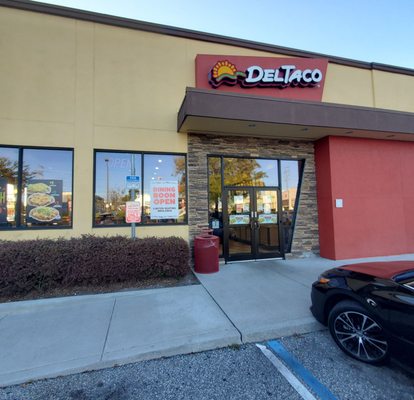 Del Taco by null