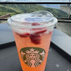 Starbucks Coffee - 01.04.24 strawberry acai refresher