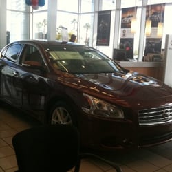 AutoNation Nissan Las Vegas - Show room