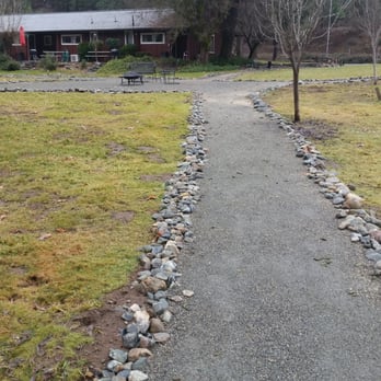 Indian Creek Lodge - Beautiful little trails from the rooms to the river - Hotels Near Me - Douglas City, California Indian Creek Lodge - Beautiful little trails from the rooms to the river - Hotels Near Me - Douglas City, California