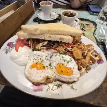 Café Portrait - Cafes Near Me - Vancouver, British Columbia
