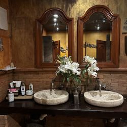 Bovinos Steakhouse & Seafood - Super Cute Womens Bathroom