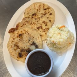 Restaurante Y Pupuseria Los 3 Hermanos - La combinacion