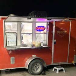 Tacoholic - Outside of the trailer