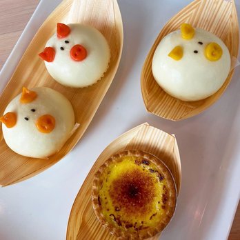 Cafe Aloe - Piggy Bun & Egg Tart - Cafes Near Me - Bellevue, Washington
