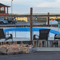 Bryce Canyon Resort - "Resort" pool. Water was heated and you have a beautiful view of the chain link fence and propane tank.