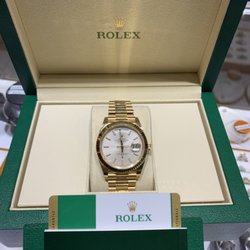 Roger's Jewelers - Brand new Rolex 40mm box and papers