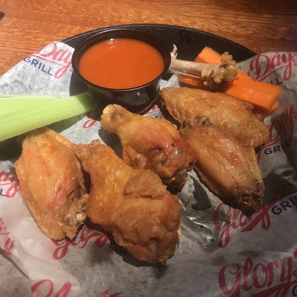 Glory Days Grill - 6 dry wings with buffalo hot sauce - American Near Me - Lorton, Virginia