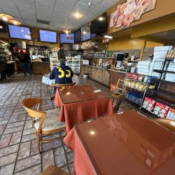 New York Bagel & Cafe - Interior