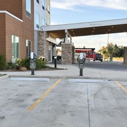 Fairfield Inn & Suites Harlingen - Tesla chargers