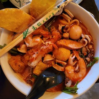 Saranrom Thai - Thai Near Me - Elmhurst, New York