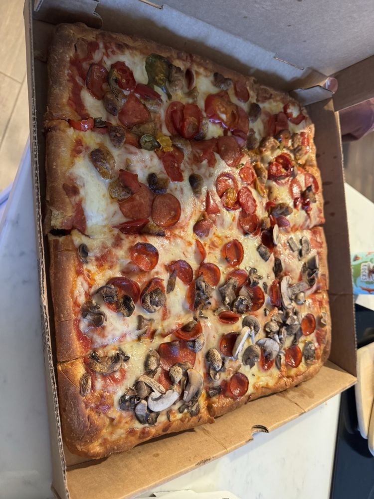 Food from Mama Di Roma