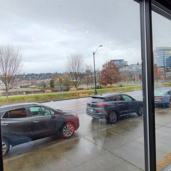 Art Marble 21 - Large windows throughout provide great light and beautiful views of Seattle and Lake Union - Cocktail Bars Near Me - Seattle, Washington