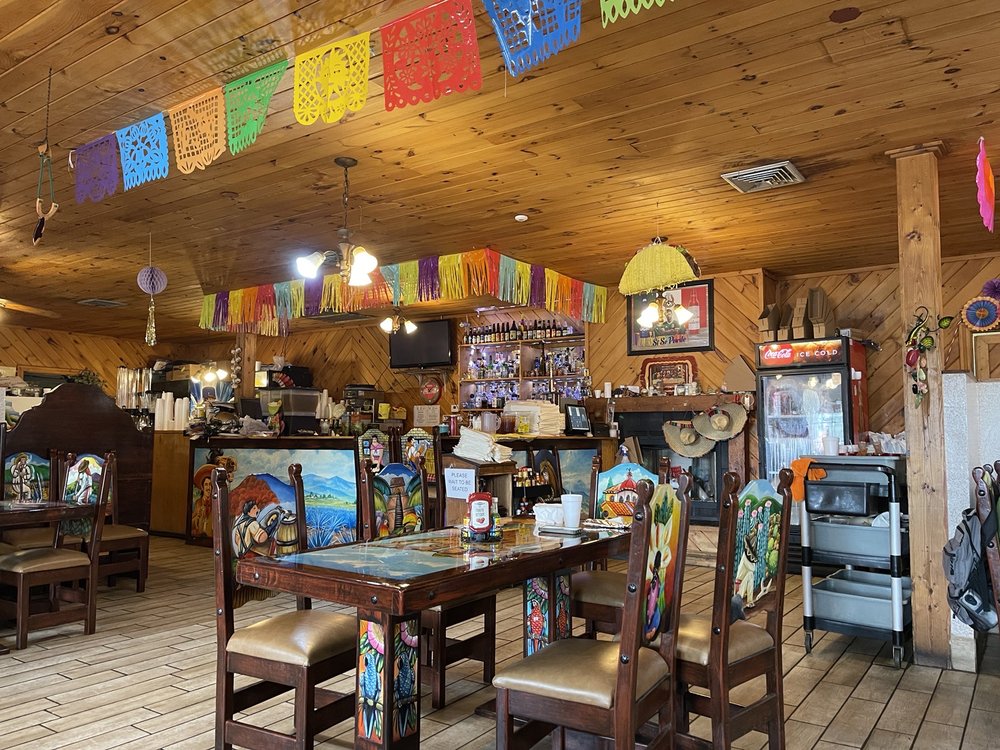 Las Lomas Mexican Restaurante Logo