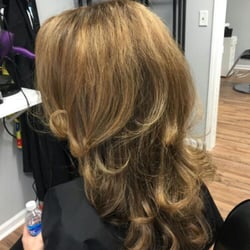 Turning Heads Salon - Blowout by Scarlett.