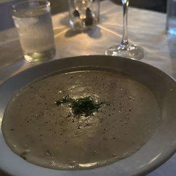 Black Cat Bistro - Clam chowder - New American Near Me - Cambria, California